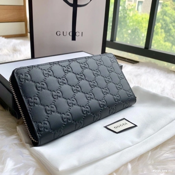 First bag ru LEATHER ZIP AROUND GUCCI WALLET 0726
